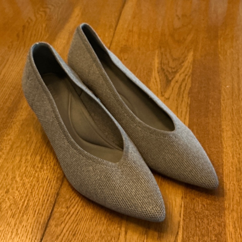 Woman’s Vivaia grey pointed toe Kitten Heel pump. Size 38. Worn once! Like new!